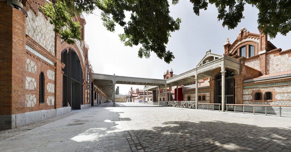 Área de networking en uno de nuestros eventos corporativos, con branding personalizado y atención al detalle.